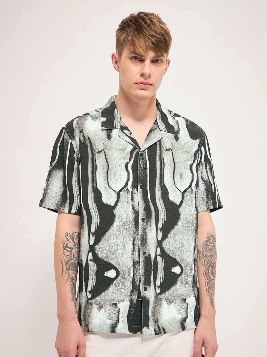 THE BEAR HOUSE Men Cuban Collar Abstract Printed Casual Shirt