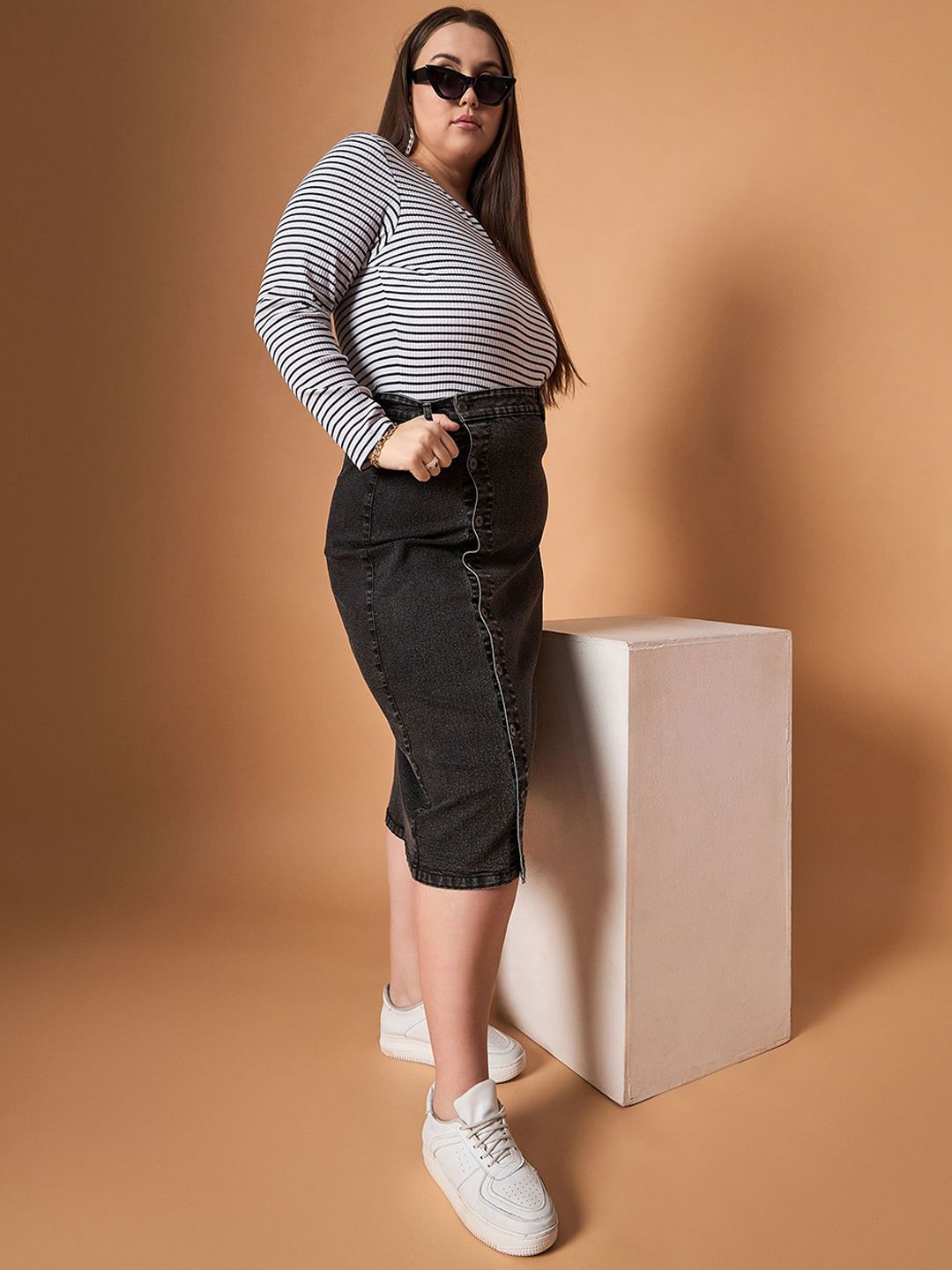 SASSAFRAS Curve 
Denim Straight Midi Skirts