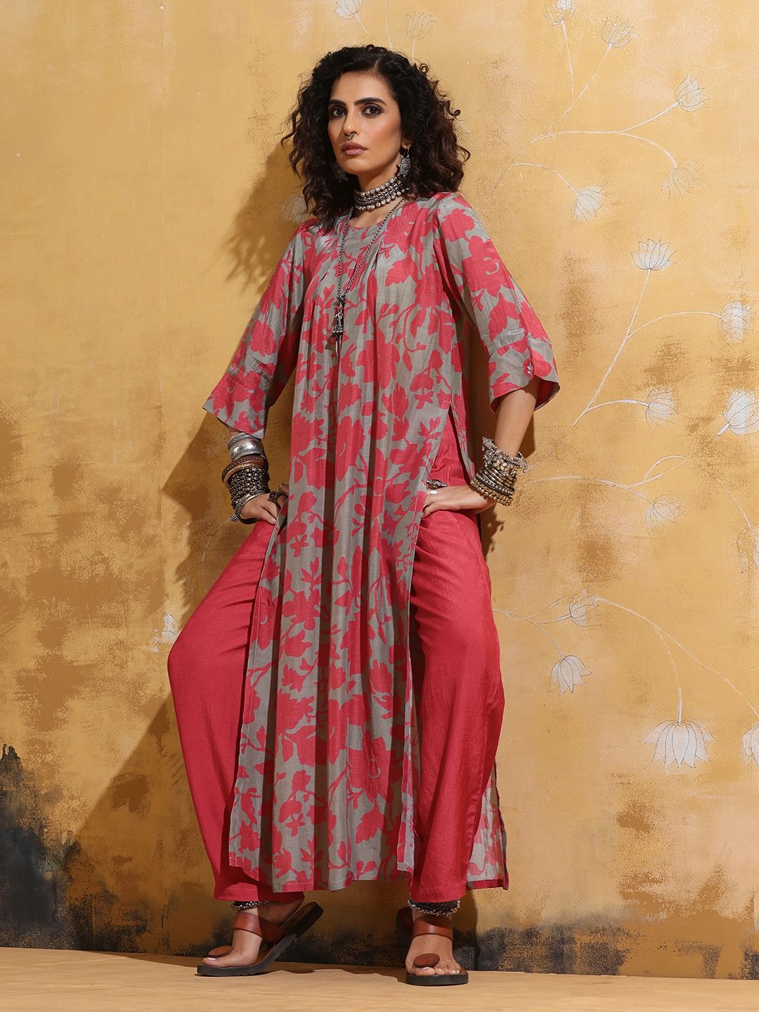 trueBrowns Women Peach Mint Jaal Print Muslin Silk High-slit Kurta Set