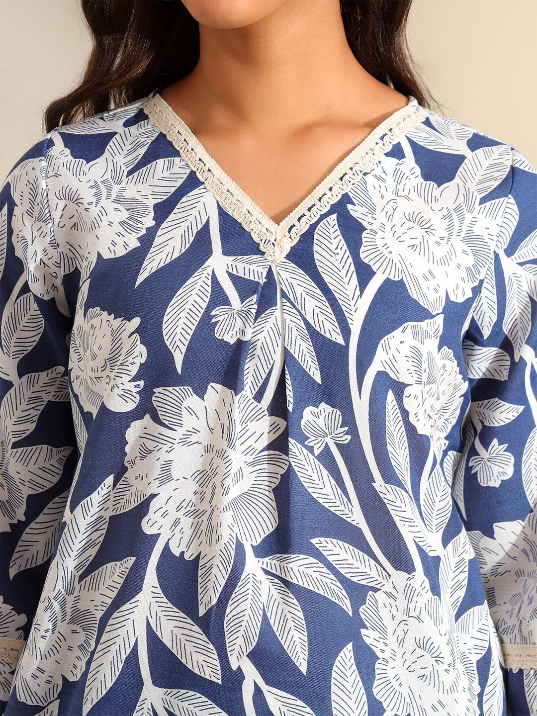 Mamicha Women Floral Printed Regular Pure Cotton Kurta with Trousers