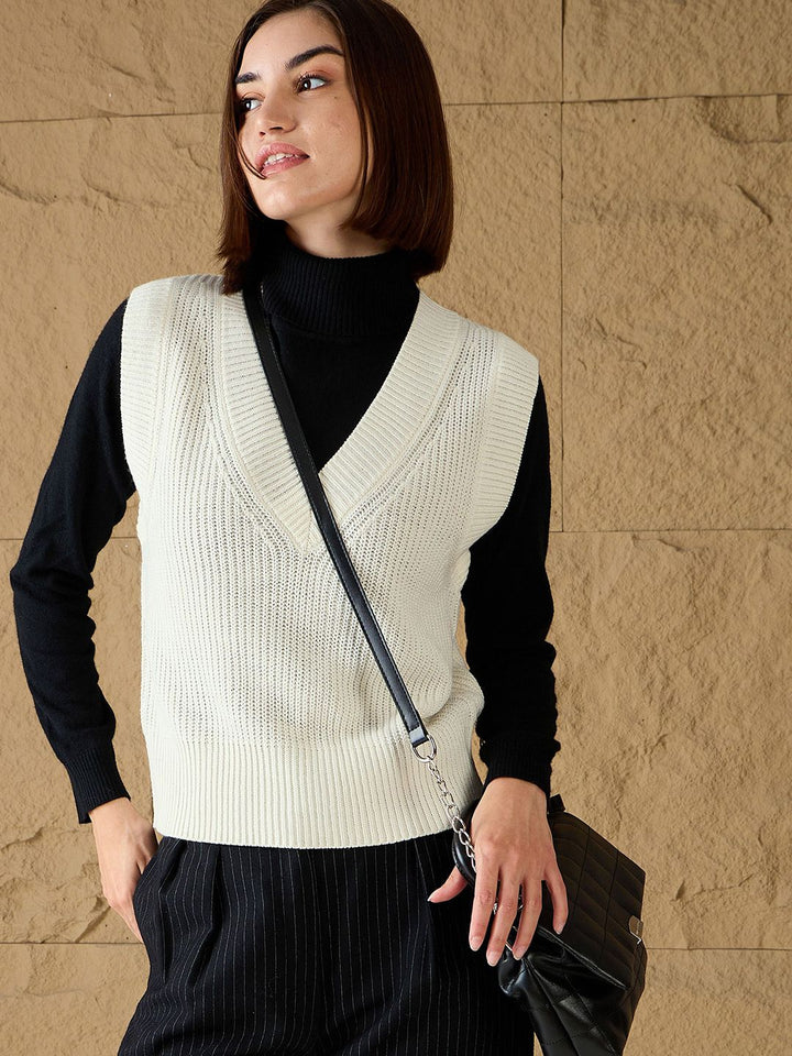 SASSAFRAS Women Crop Sweater Vest