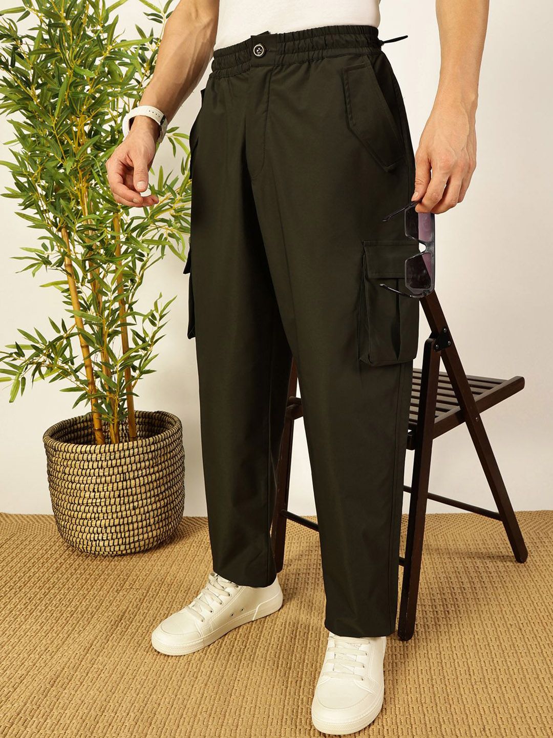 Thomas Scott Men Smart Loose Fit Mid-Rise Easy Wash Cotton Cargos Trousers