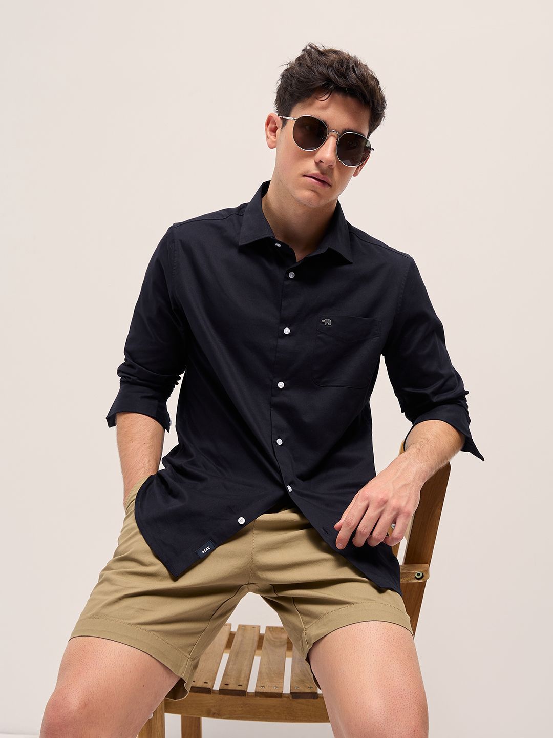 THE BEAR HOUSE Men Spread Collar Solid Cotton Tailored Fit Casual Shirt