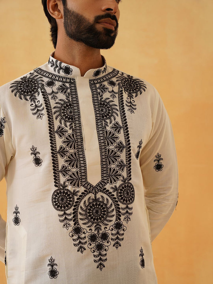 SOJANYA LUXE Ethnic Motifs Embroidered Thread Work Straight Kurta With Trousers