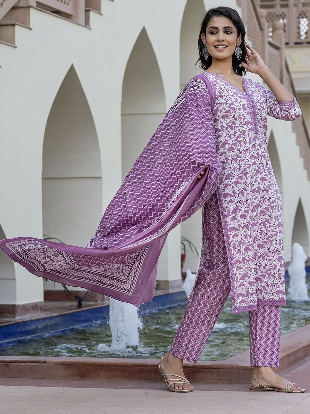 Kalini Wanita Floral Dicetak Kurta Kapas Tulen Biasa Dengan Seluar & Dengan Dupatta
