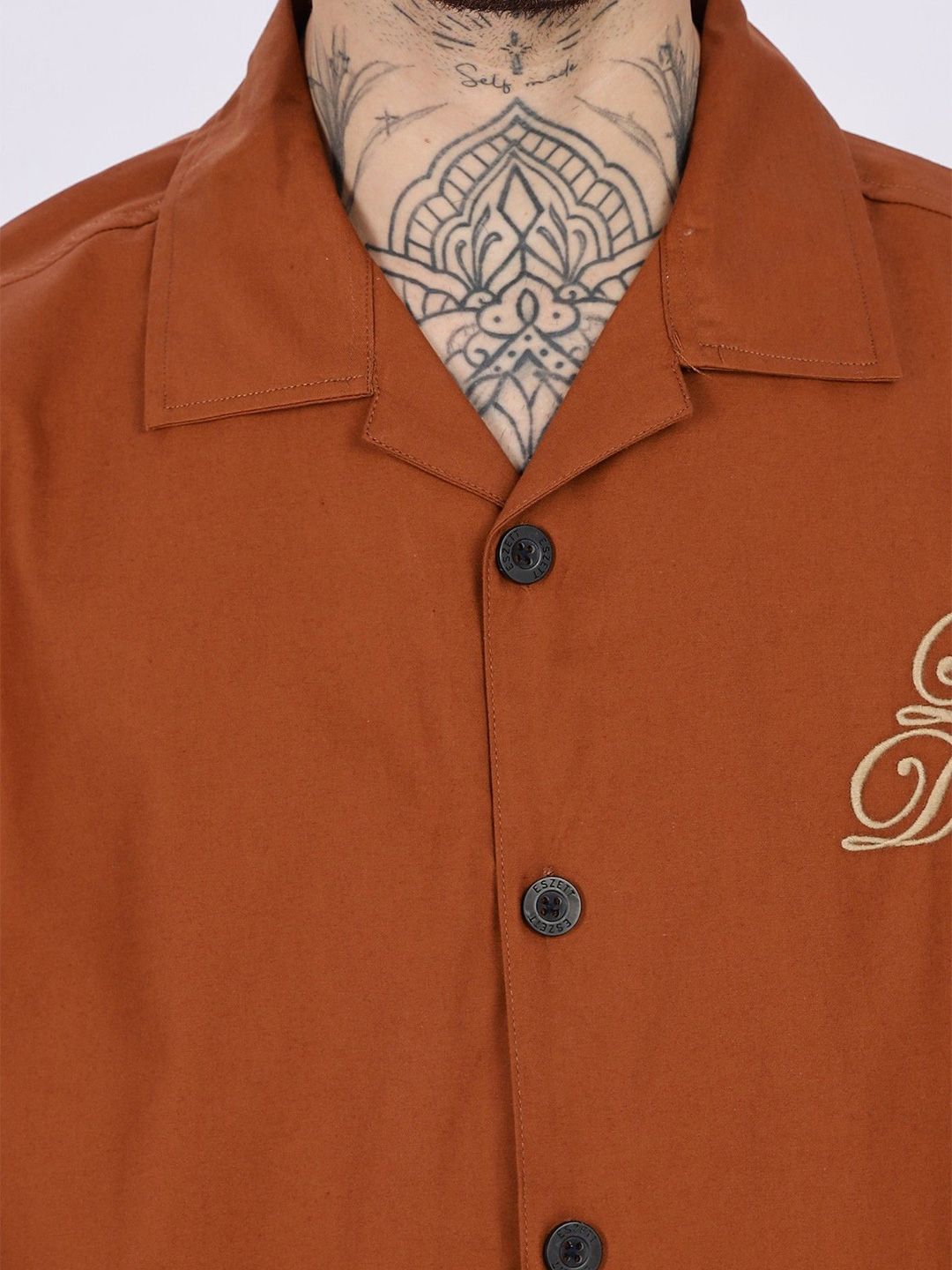 Eszett Late Dinner Baju Kasual Spread Collar Bersaiz Besar