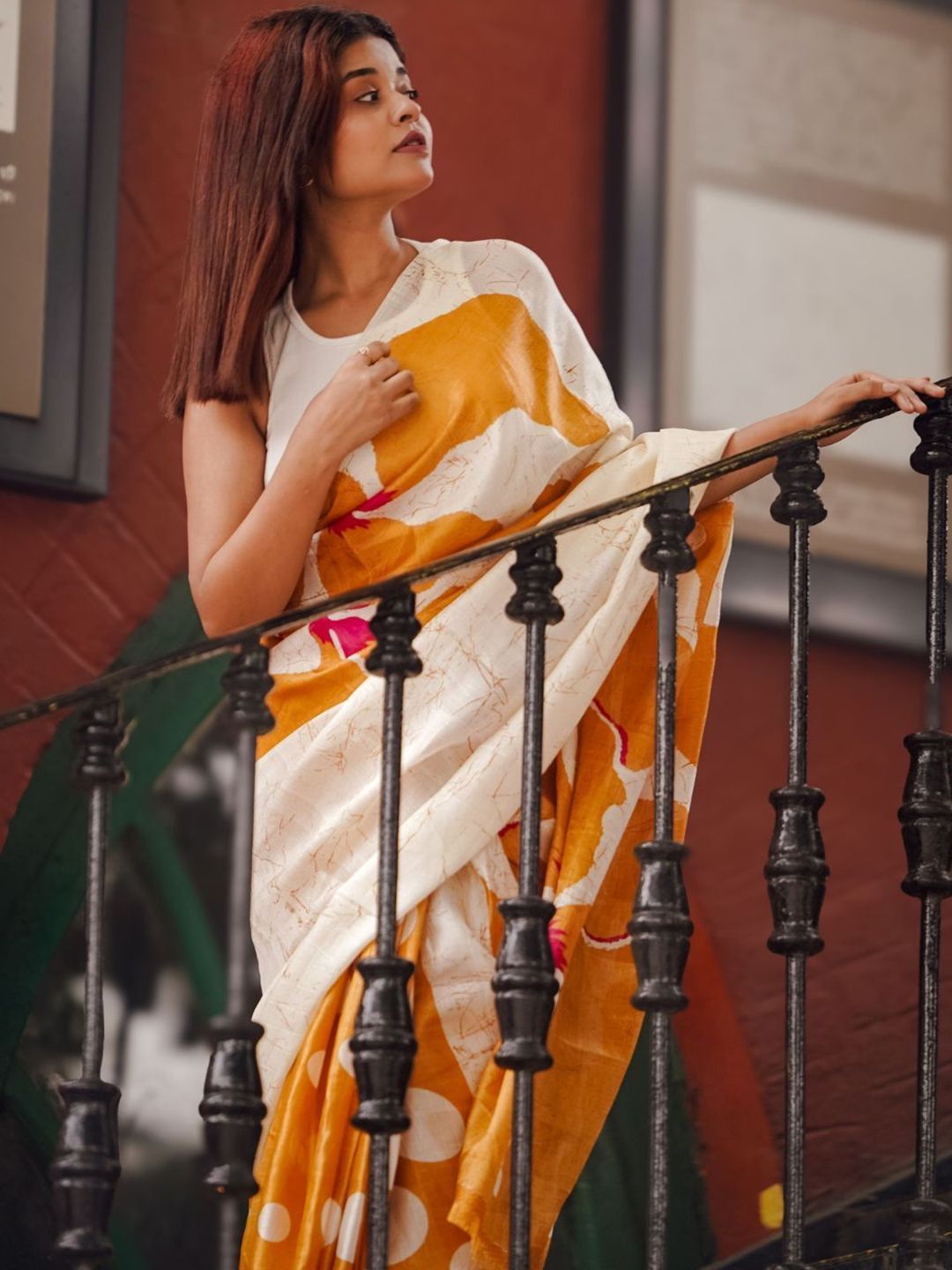 KALINI Women Abstract Printed Saree