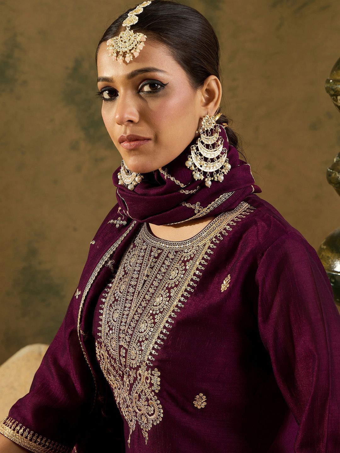 Indo Era Ethnic Floral Embroidered Zari Work Detail Regular Sleeves Round Neck Kurta Set