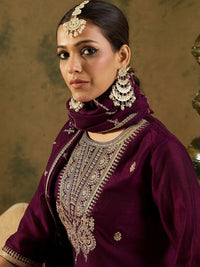 Indo Era Ethnic Floral Embroidered Zari Work Detail Regular Sleeves Round Neck Kurta Set