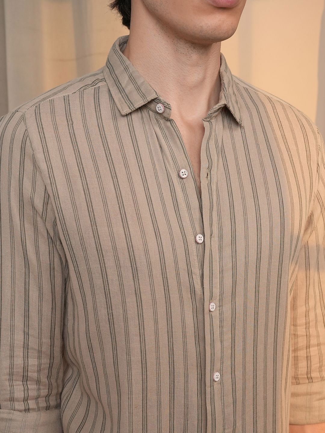 Campus Sutra Men Comfort Opaque Striped Casual Shirt