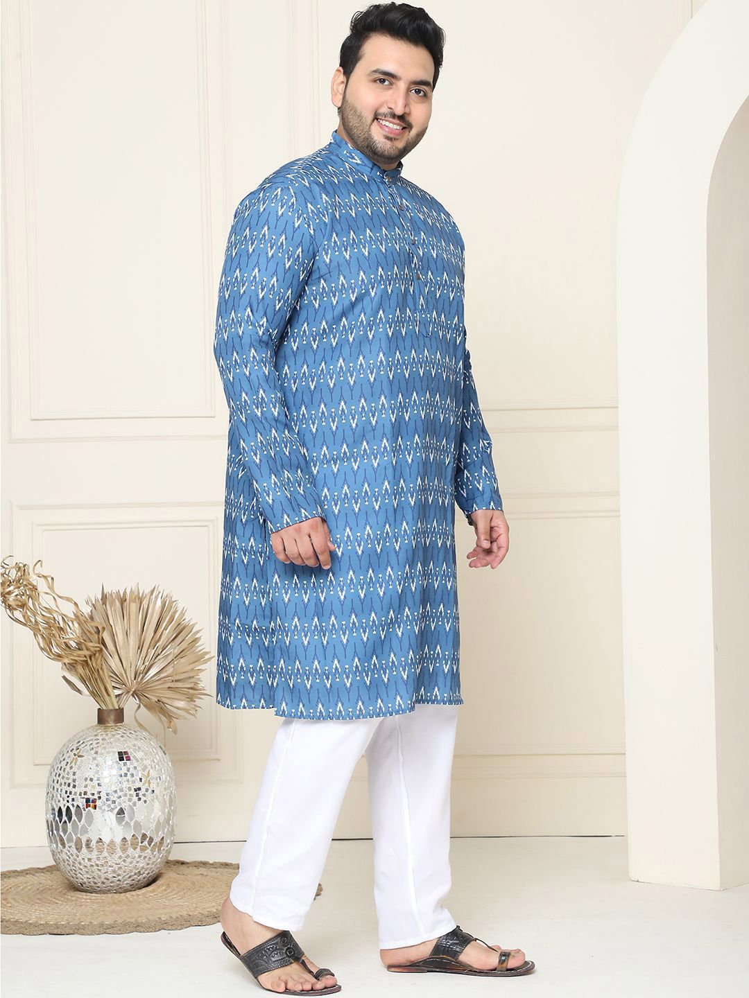 SOJANYA PLUS Ethnic Motifs Band Collar Straight Kurta With Pyjamas