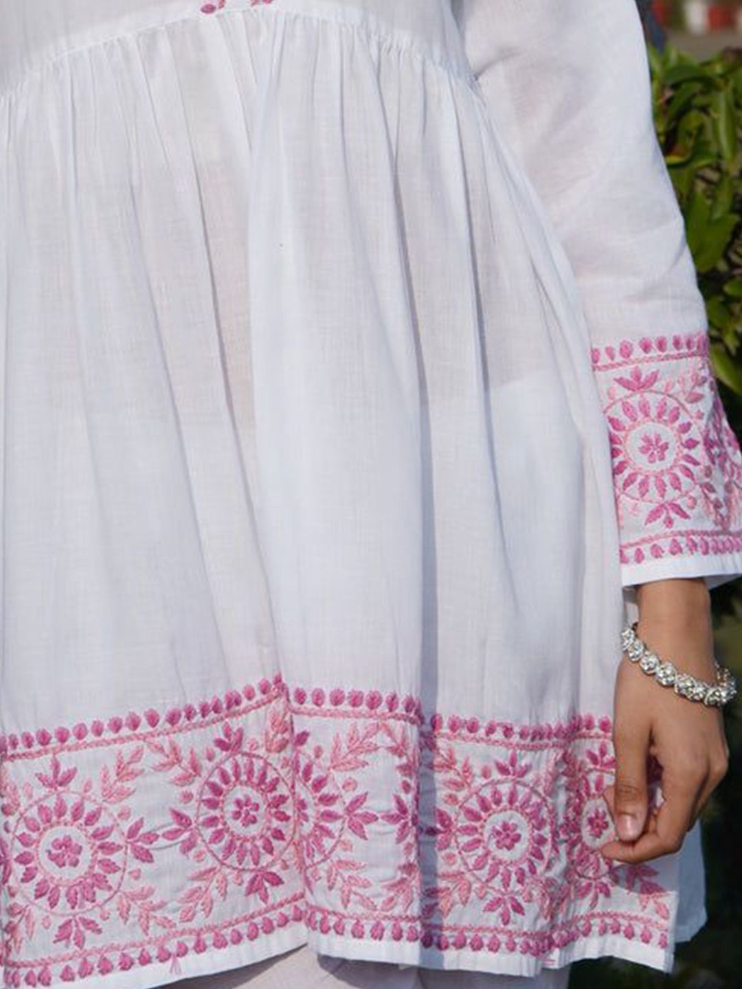 HOUSE OF KARI Floral Embroidered Chikankari Pure Cotton Short Kurti