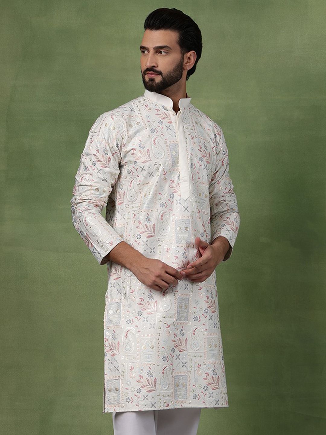 SOJANYA Men Embroidered Thread Work Kurta