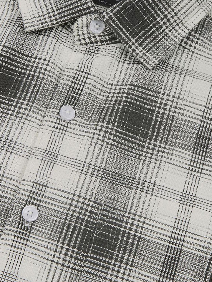 VASTRADO Men Classic Slim Fit Checked Cutaway Collar Satin Casual Shirt