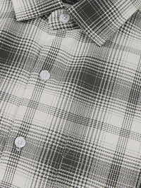 VASTRADO Men Classic Slim Fit Checked Cutaway Collar Satin Casual Shirt
