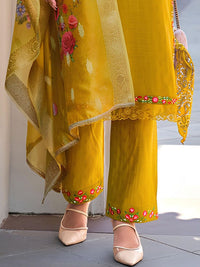 Varanga Women Floral Embroidered Regular Thread Work Kurta with Trousers & With Dupatta