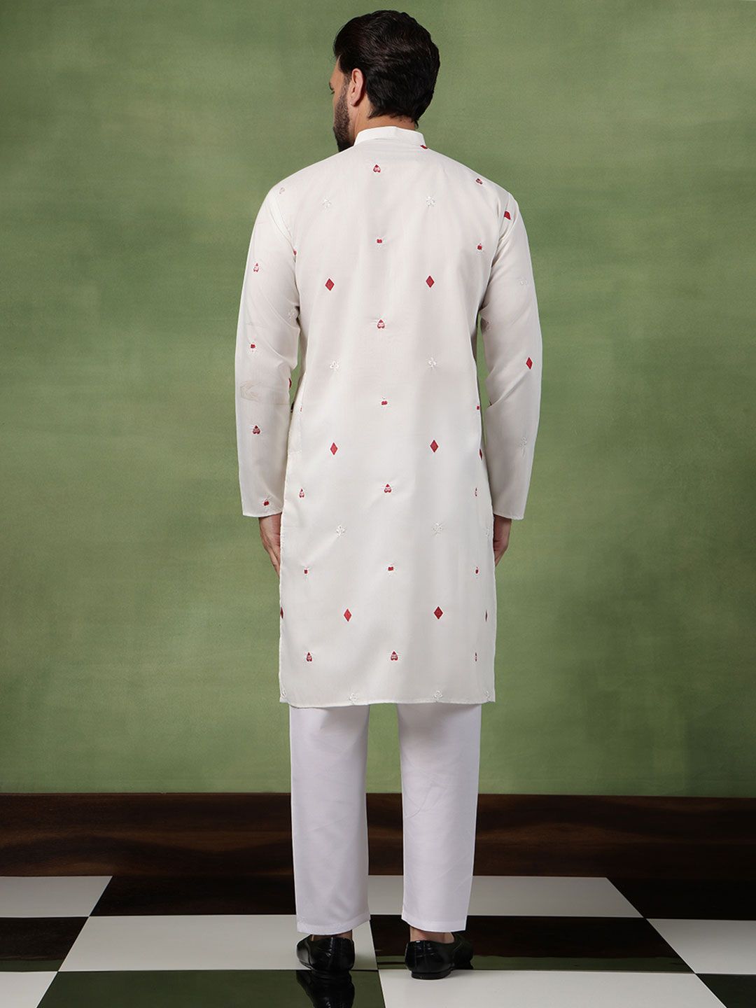 SOJANYA Men Geometric Embroidered Kurta