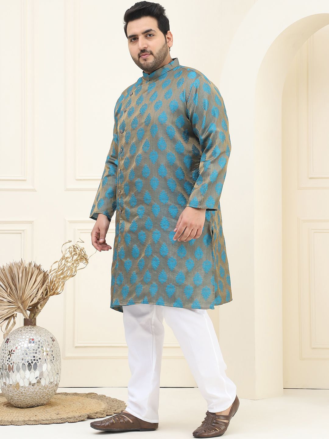 SOJANYA PLUS Plus Size Ethnic Motifs Thread Work Straight Kurta with Pyjamas