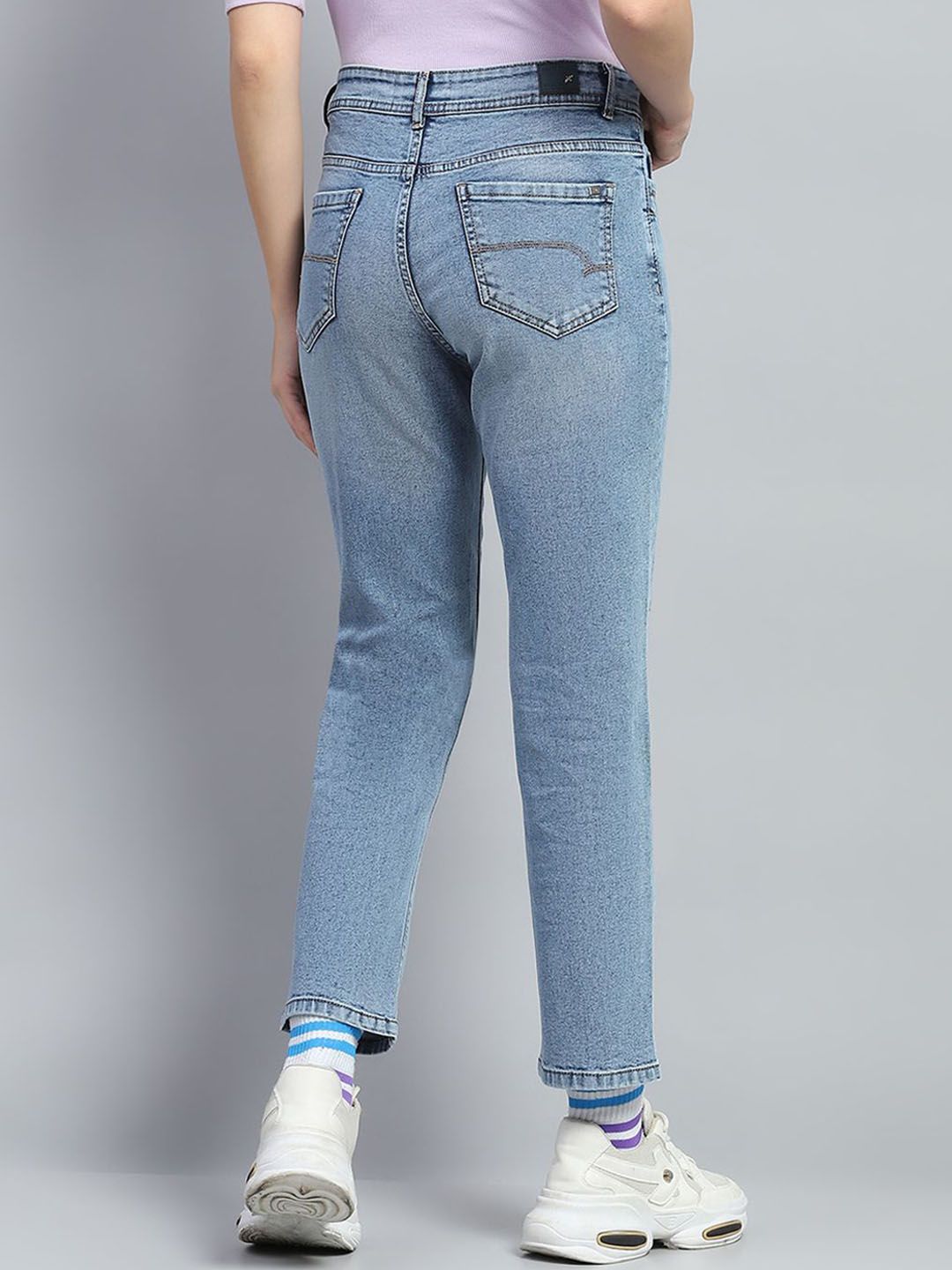 Monte Carlo Women Solid Cotton Mid-Rise Straight Fit Mildly Distressed Heavy Fade Jeans