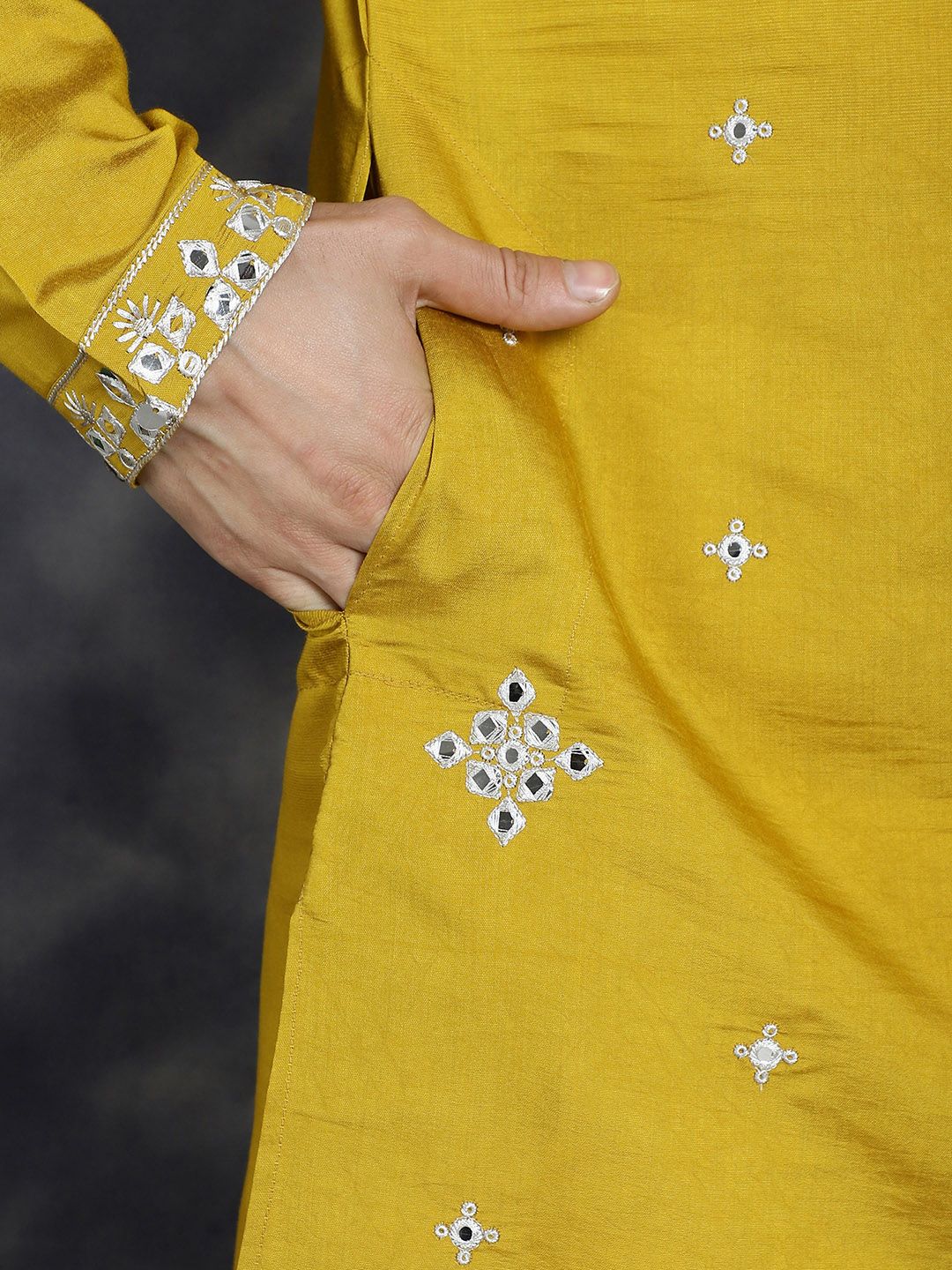 Jompers Geometric Embroidered Mandarin Collar Mirror Work Cotton Silk Straight Kurta