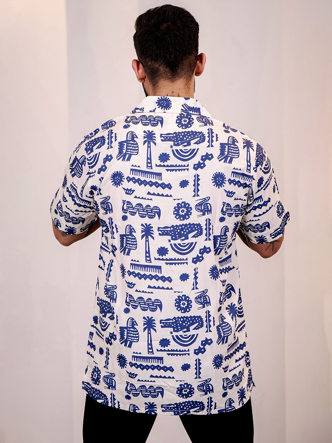Eszett Graphic Printed Spread Collar Pure Cotton Casual Shirt
