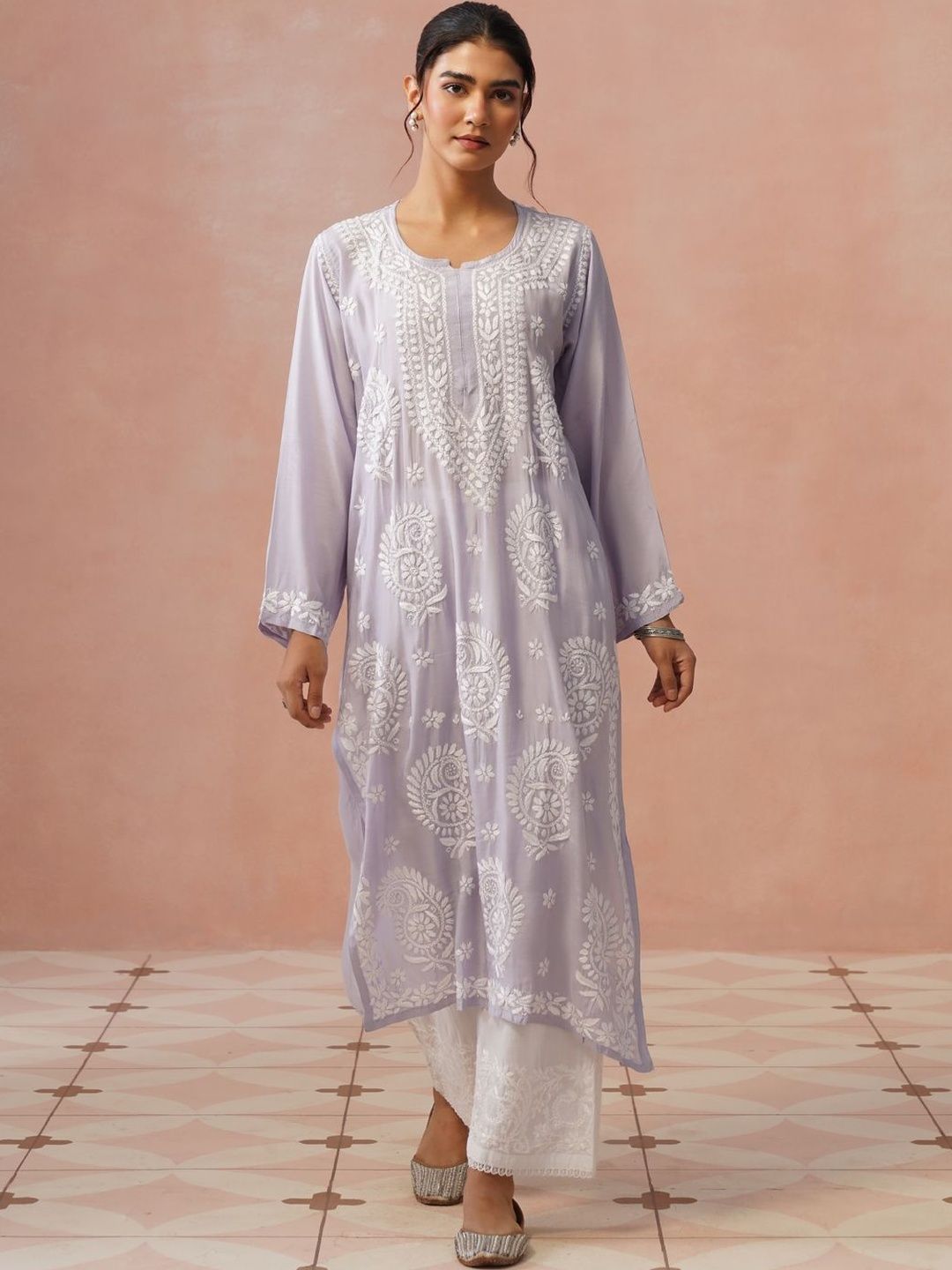 Rumah Wanita Chikankari Motif Etnik Bersulam Kurta Chikankari
