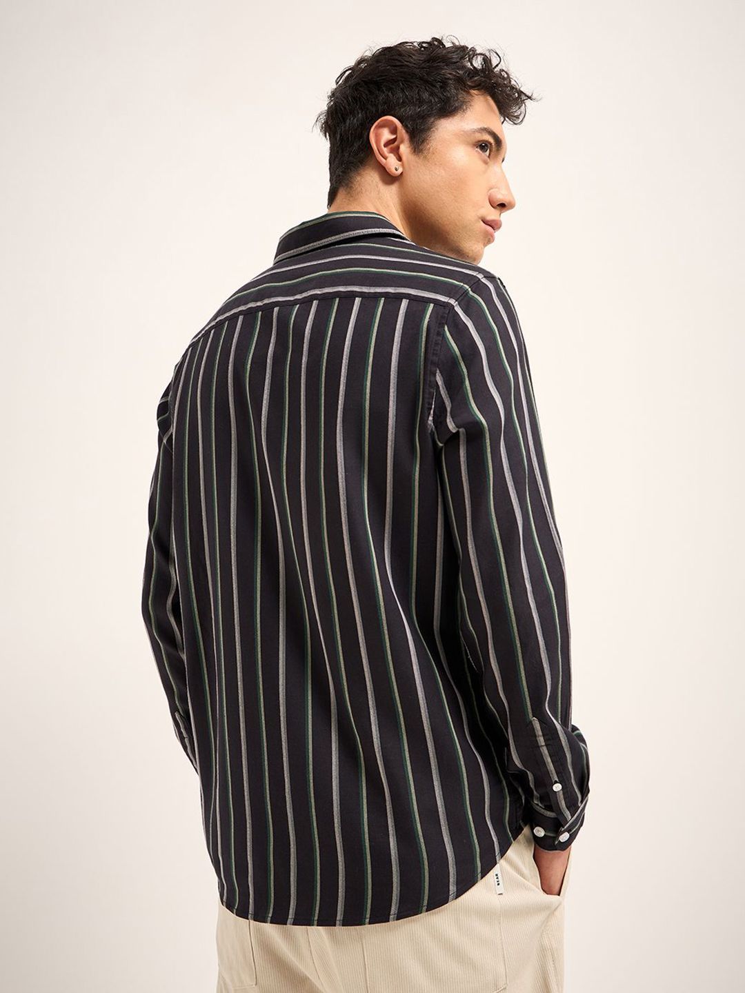 THE BEAR HOUSE Men Vertical Striped Cotton Slim Fit Casual Shirt