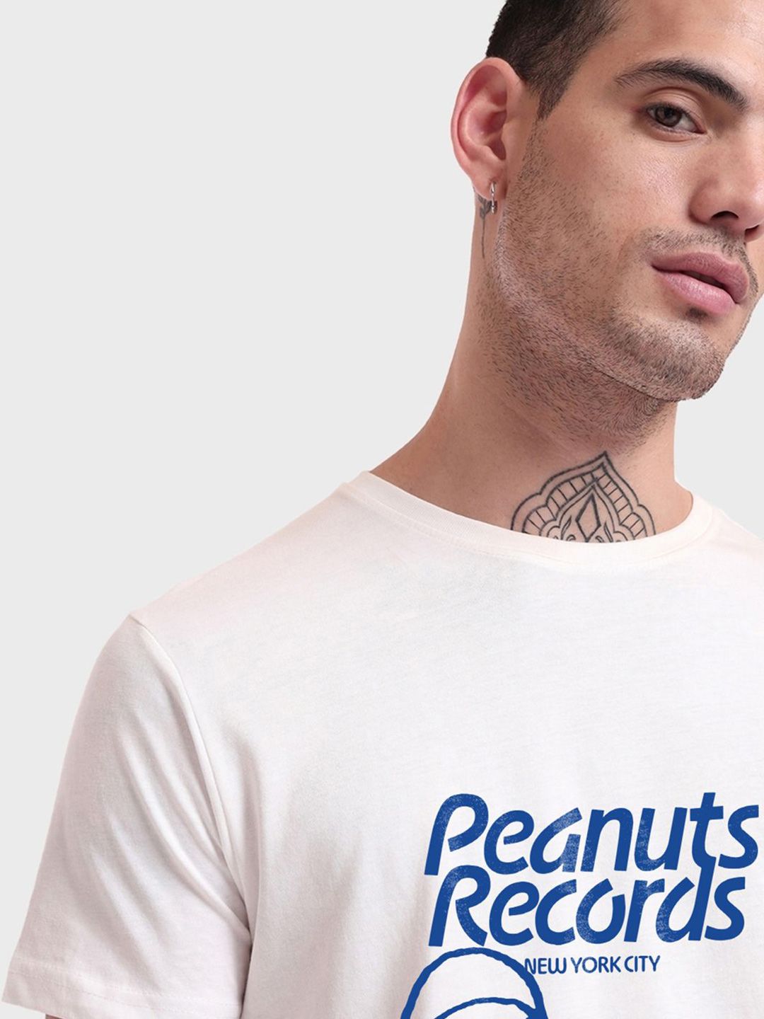 Bewakoof Official Peanuts Merchandise Men Snoop Record Graphic Printed T-shirt