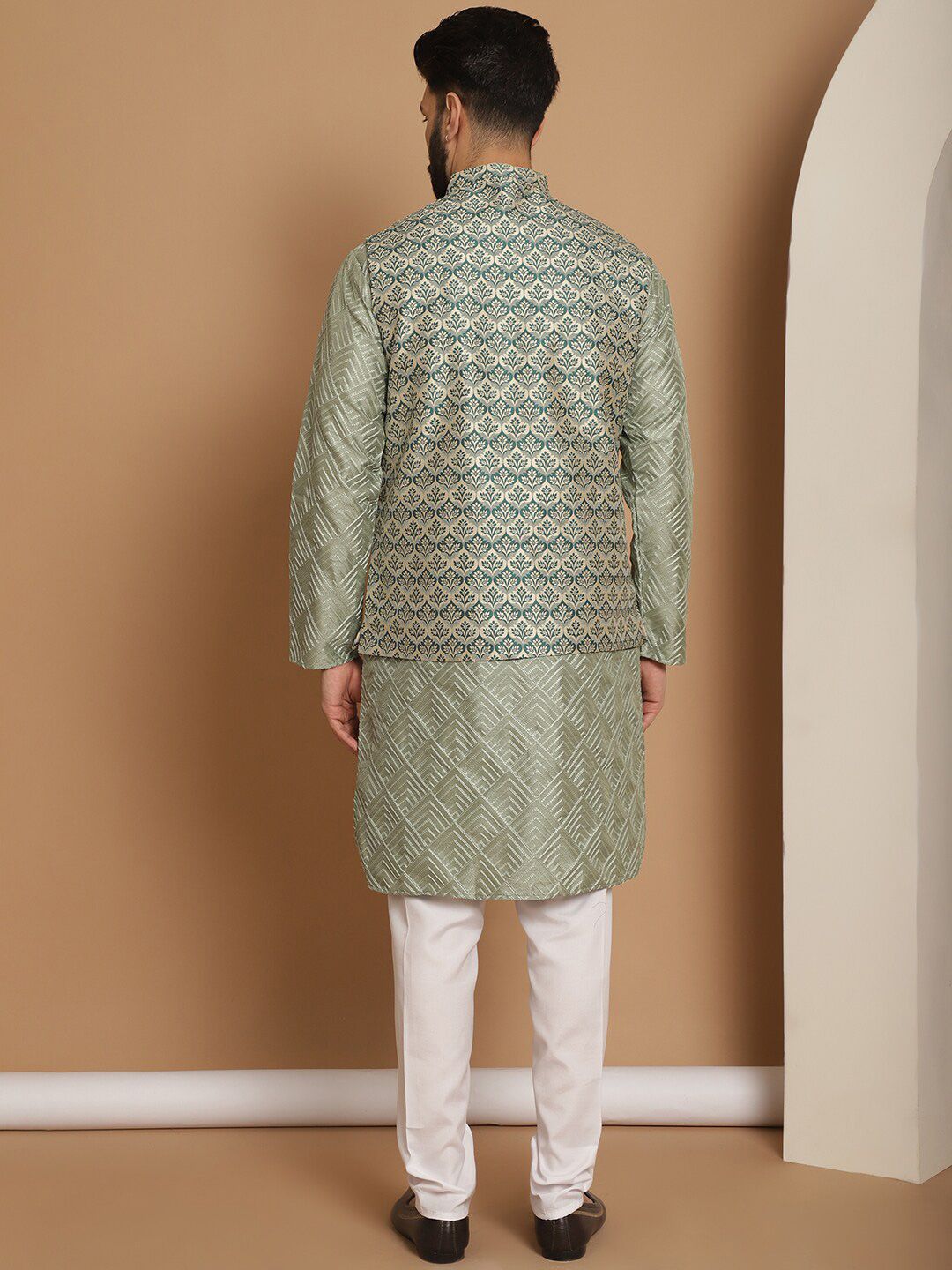 Anouk Mandarin Collar Embroidered Knee Length Regular Thread Work Kurta with Churidar