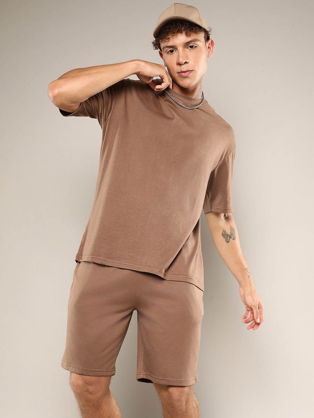 Campus Sutra Round Neck Short Sleeves T-Shirt With Shorts