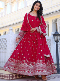 Kalini Floral bersulam Georgette Anarkali kurta dengan ttrousers & dupatta