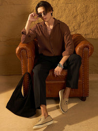 DENNISON Men Solid Relaxed Loose Fit Pleated Trousers
