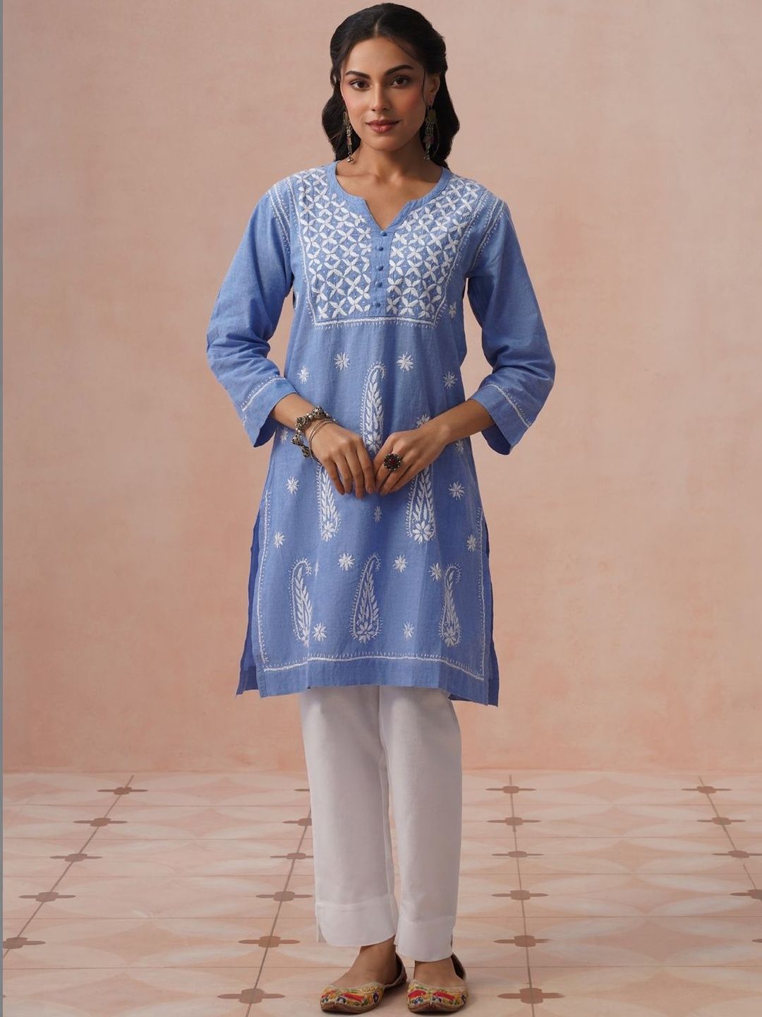 Rumah Wanita Chikankari Motif Etnik Sulam Chikankari Indigo Kurta