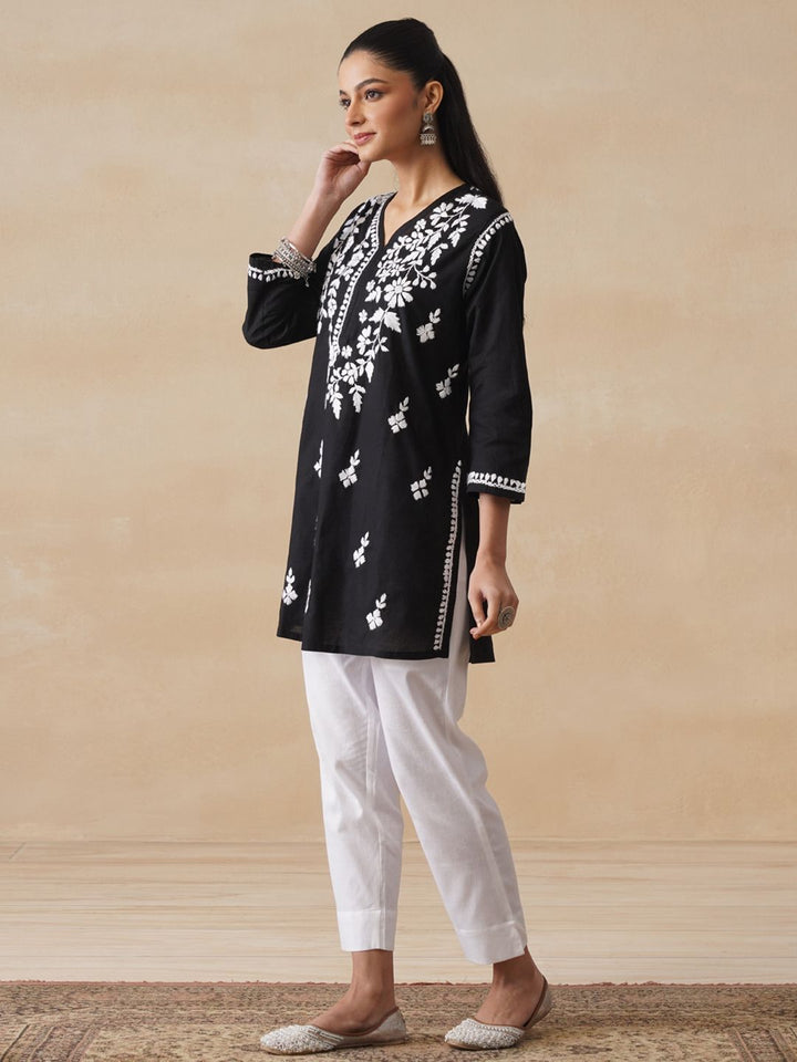 House of Chikankari Women Black Cotton Chikankari Embroidered Kurti