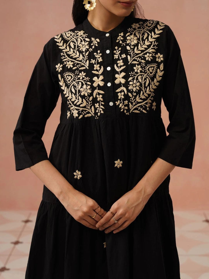 Pakaian Midi Bersulam A-Line House of Chikankari