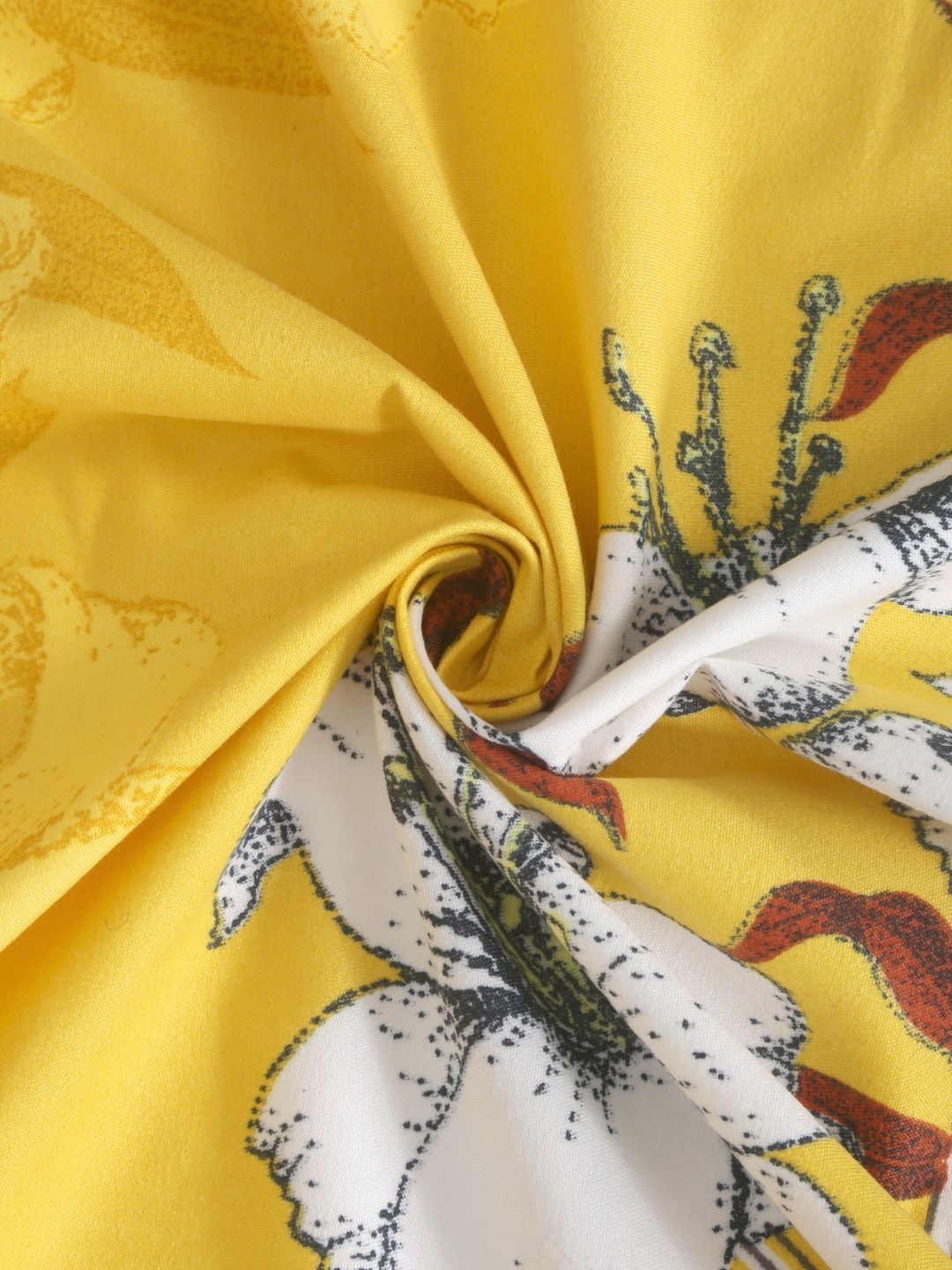 KLOTTHE Yellow & White Printed 300 TC Fitted Double King Bedsheet With 2 Pillow Covers