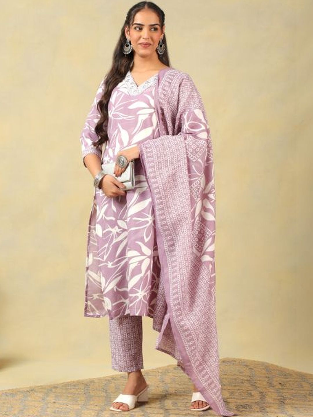 Mamicha Women Floral Printed Regular Thread Work Pure Cotton Kurta with Trousers & With Dupatta