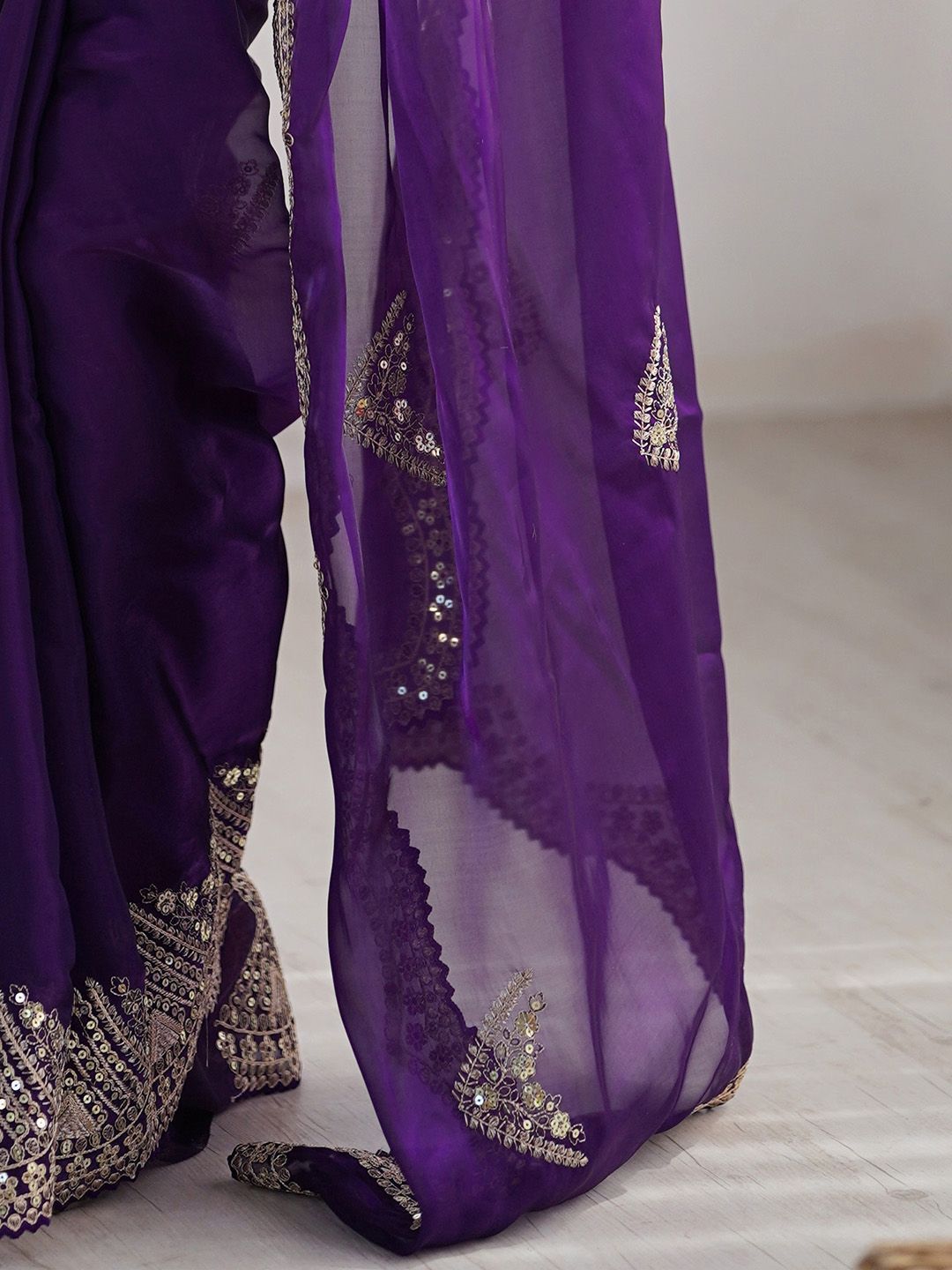 Saree mall Women Embellished Gota Patti Organza Designer Sarees