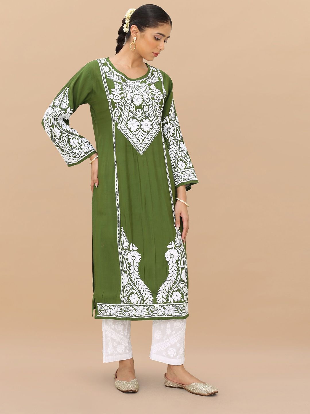 HOUSE OF KARI Floral Embroidered Chikankari Straight Kurta