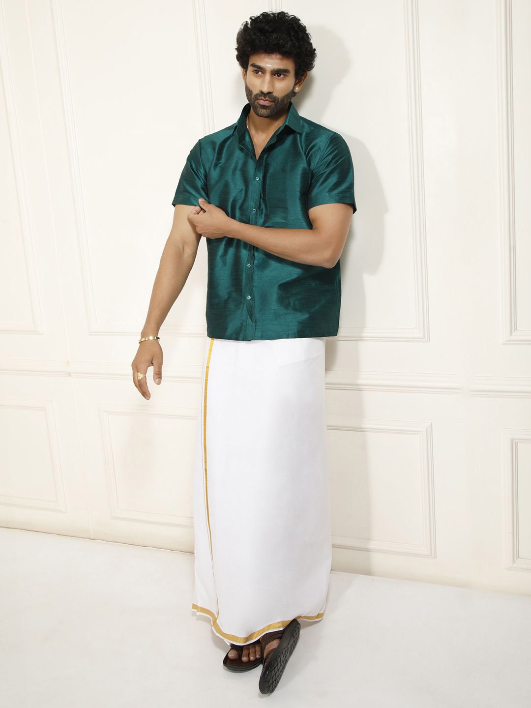 VASTRAMAY Shirt Collar Shirt With Veshti