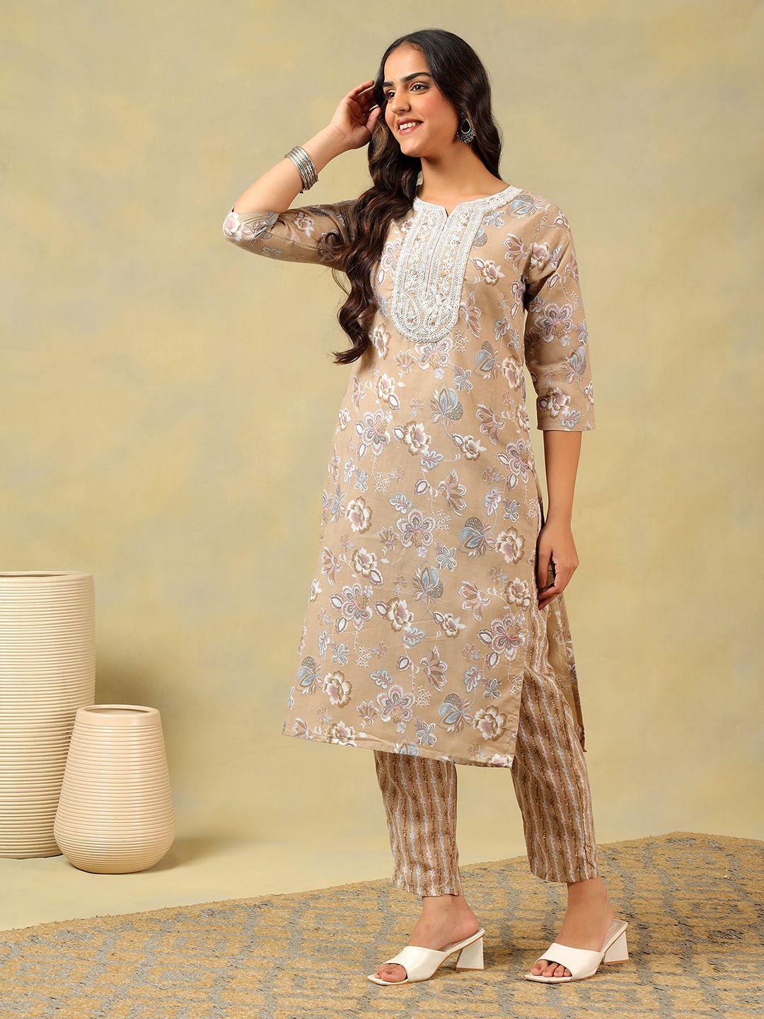 Mamicha Wanita Bercetak Bunga Benang Biasa Bekerja Kapas Tulen Kurta dengan Seluar & Dengan Dupatta