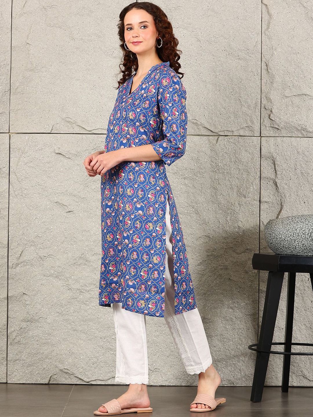 W Women Floral Printed Flared Sleeves Thread Work Kurta