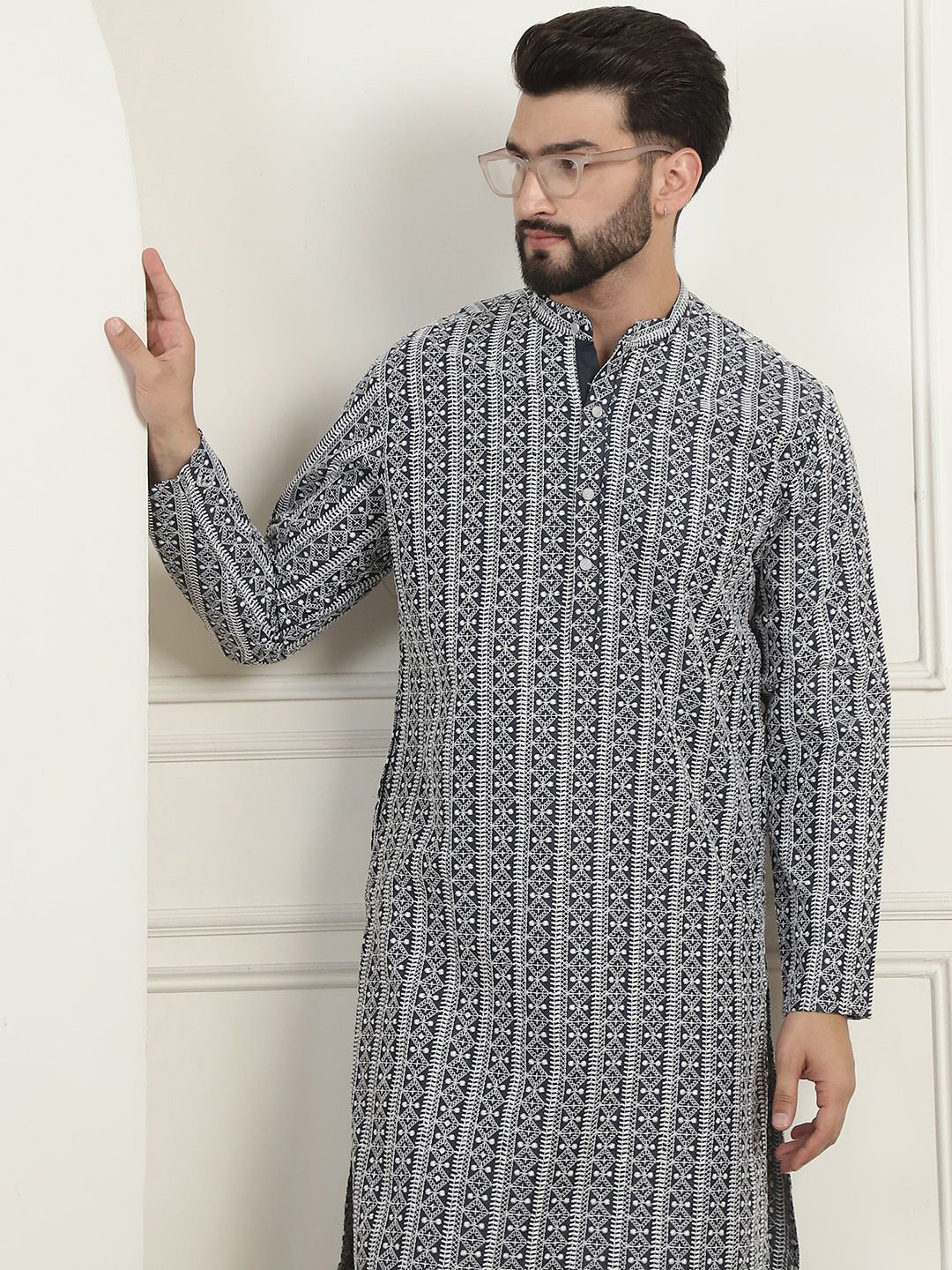 Anouk Sulam Kapas Tulen Kolar Mandarin Lengan Panjang Kurta Lurus dengan Churidar