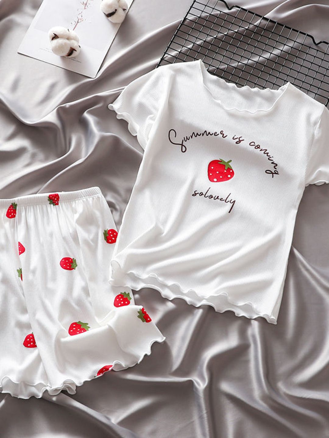 YK Girls Printed T-Shirt & Shorts Clothing Set
