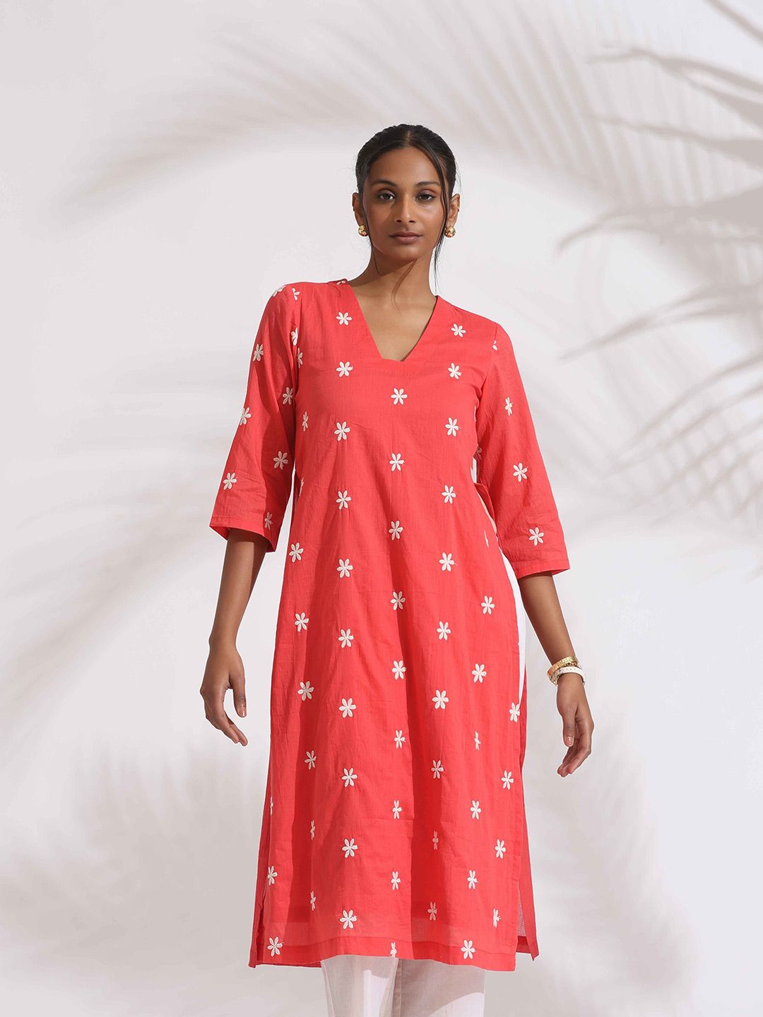 trueBrowns Women Floral Embroidered Regular Thread Work Pure Cotton Kurta with Trouser