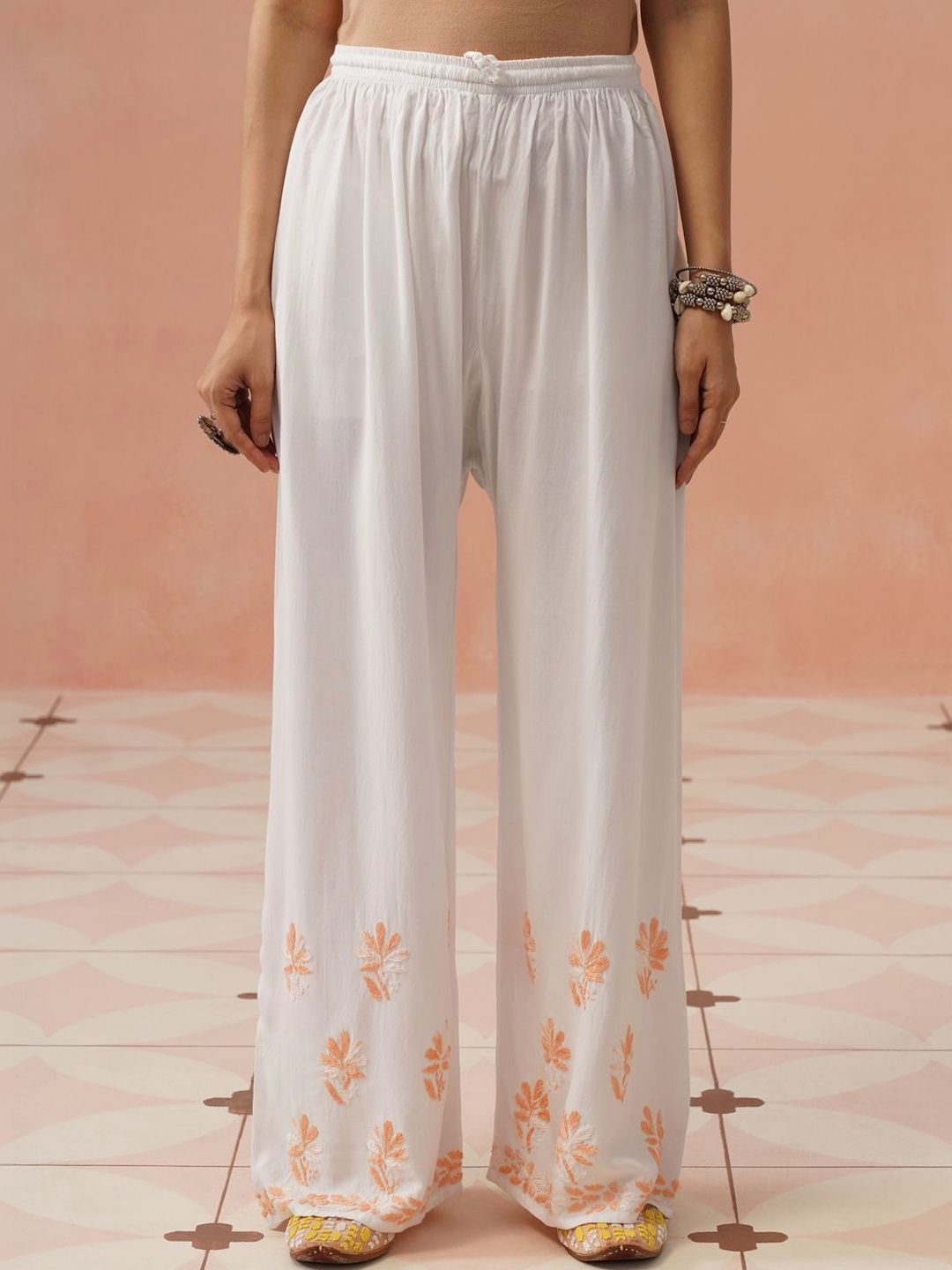 House of Chikankari Women Regular Chikankari Kurta with Trousers