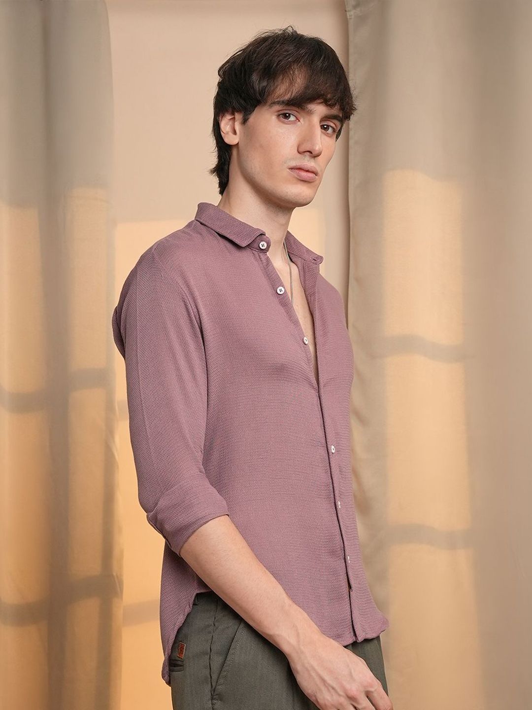 Campus Sutra Men Comfort Textured Opaque Casual Shirt