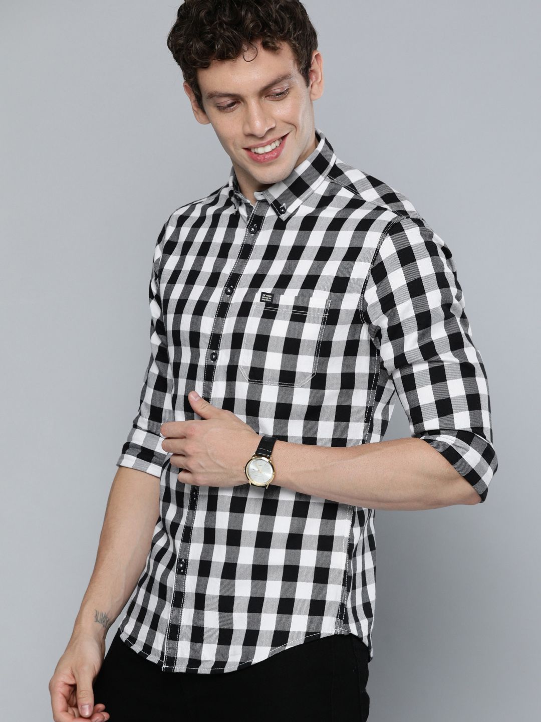The Indian Garage Co Men White & Black Slim Fit Checked Casual Shirt