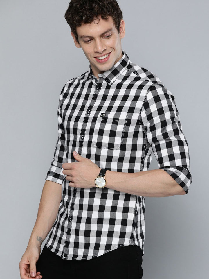 The Indian Garage Co Men White & Black Slim Fit Checked Casual Shirt