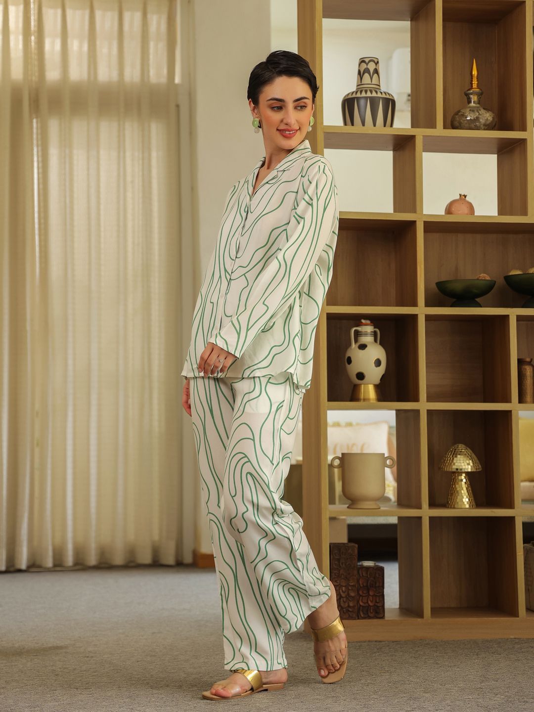 SANSKRUTIHOMES Women Lapel Coller Printed Night suit